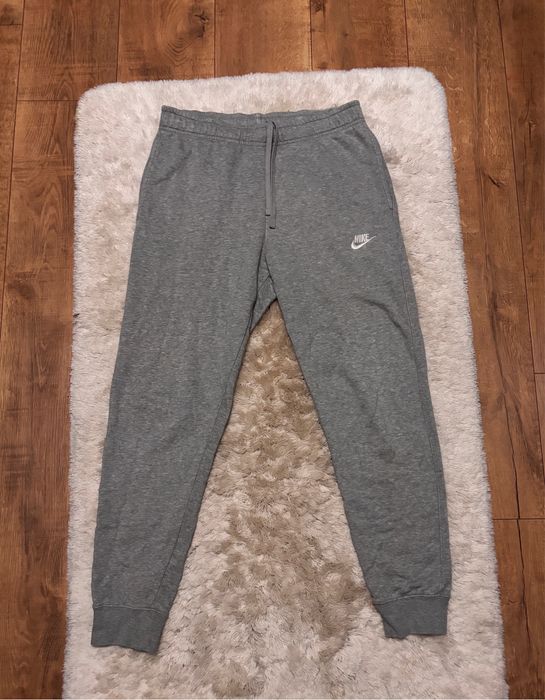 Szare spodnie dresowe Nike