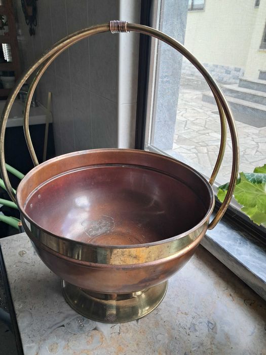 Fruteira em cobre e latão