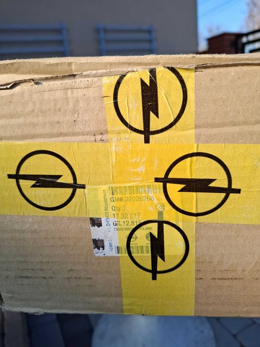 Nowy Oryginalny Bagażnik Dachowy Opel Astra J Belki Relingi Nie Thule