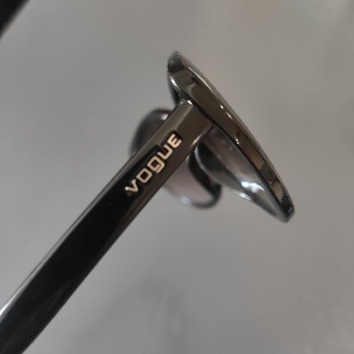 Słoneczne okulary korekcyjne Vogue