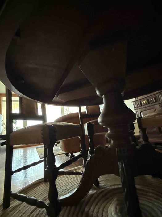 Conjunto de Sala de Jantar: Mesa Redonda (Extensível) + 6 Cadeiras – Madeira Maciça