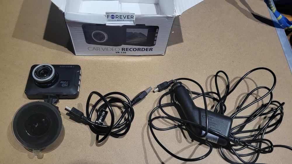 Wideorejestrator samochodowy Forever VR-130 HD 720p – komplet