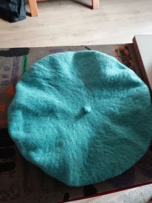 Nowa modna czapka z daszkiem