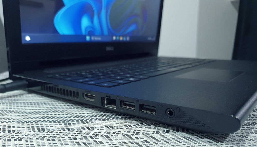 Dell Inspiron 15 3000 Series intel®core™ i7/Nvidia®GeForce™/SSD/Bluetooth/USB3.0/Hdmi/Lan/Win11