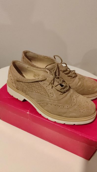 Vendo sapatos de camurça beges Seaside