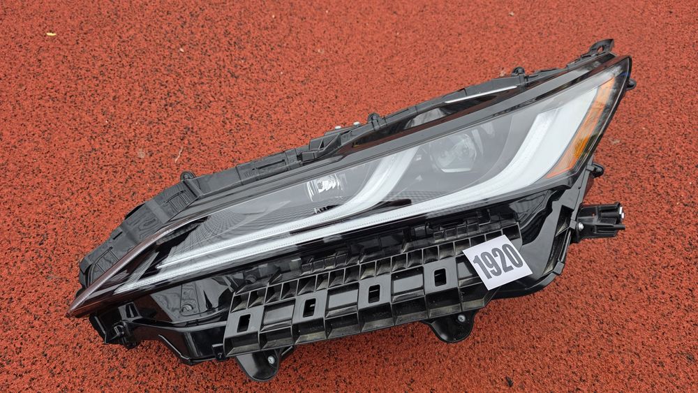 Фара ліва Тойота Венза Toyota Venza 8115048J30 1920