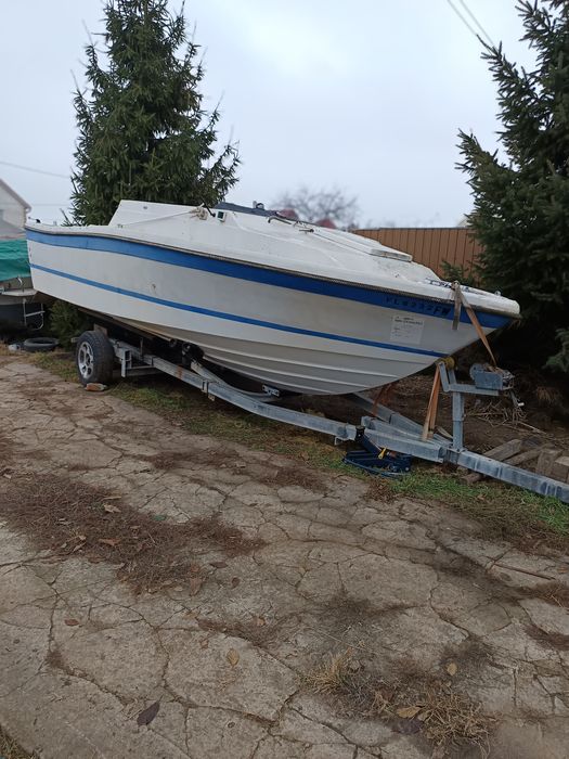 Катер Bayliner каютный