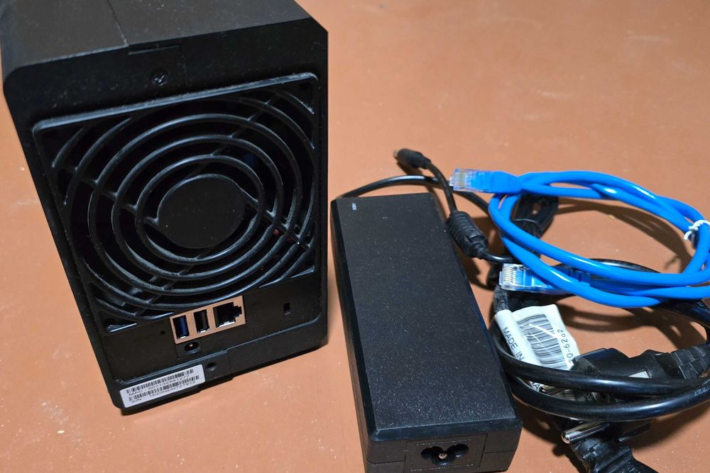 NAS Synology DS216 play мережеве сховище