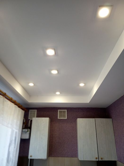 Продам Квартиру с  2 Гаражами .