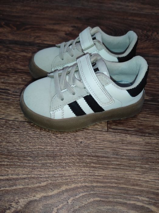 Продам кросівки на весну для хлопчика