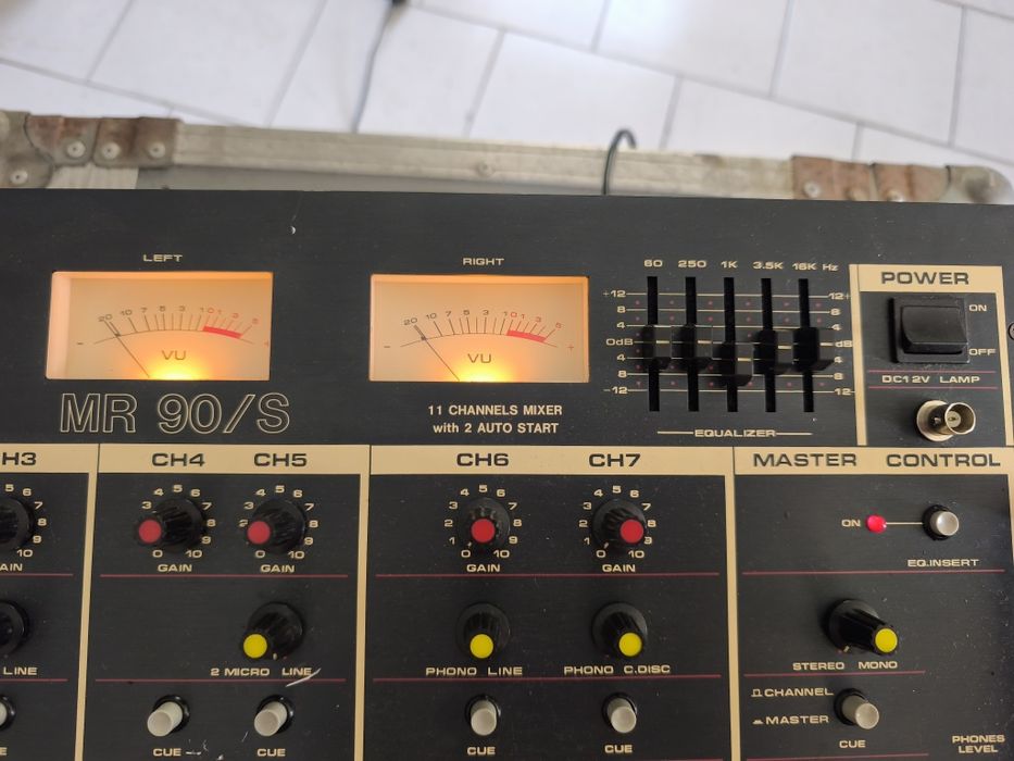 Mesa de Mistura DJ MR 90/S