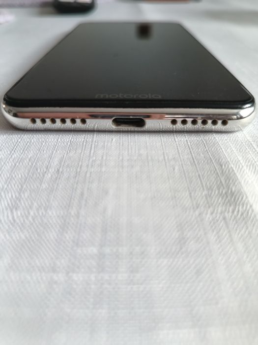 Motorola One, biały