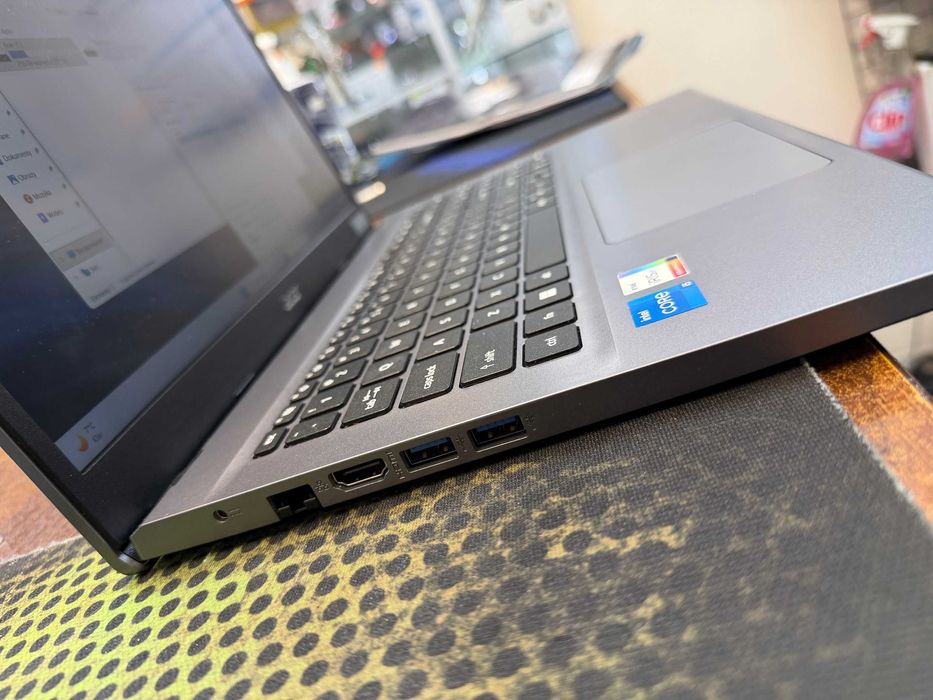 777/ Acer Extansa EX215-55  512GB SSD 16gb ram i5
