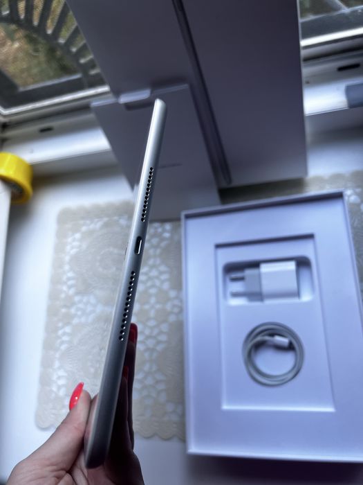 Продам Apple iPad 8 WIFI+LTE 32GB в гарному стані