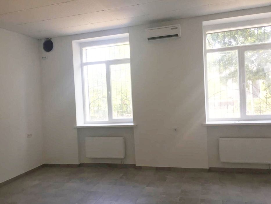 Продаж комерційного фасадного приміщення  121 м2 ,р-н Нива