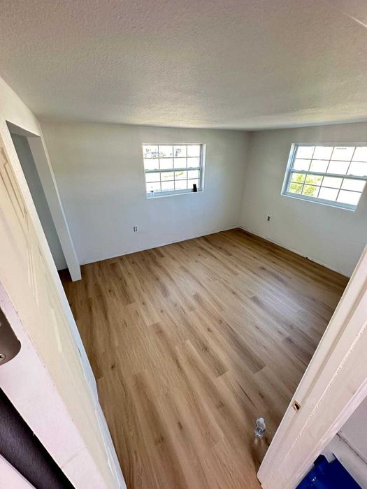 Piso vinílico - Instalação 20% OFF