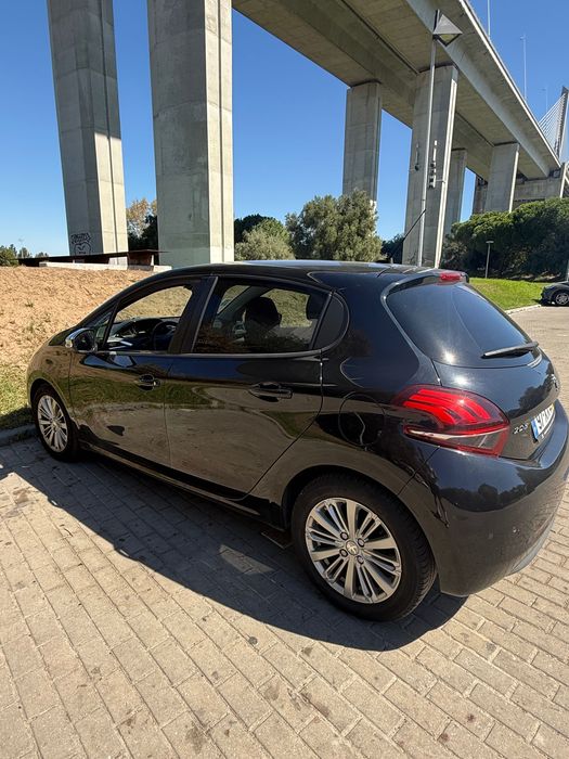 Peugeot 208 1.2 Puretech Signature foto 4