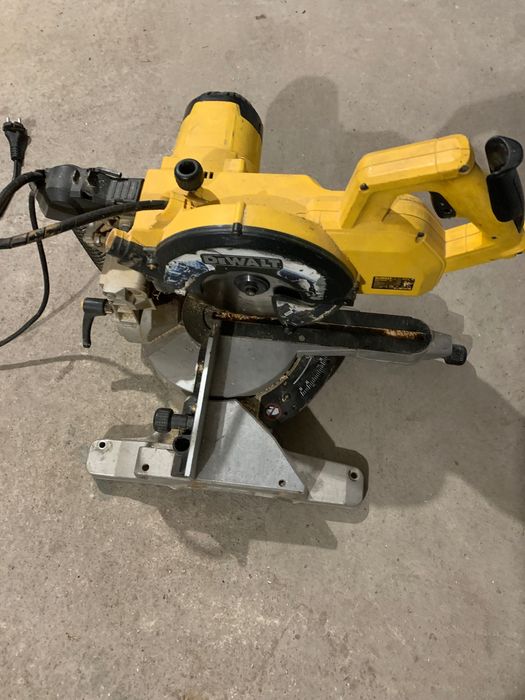Ukośnica, Piła De walt 1500W