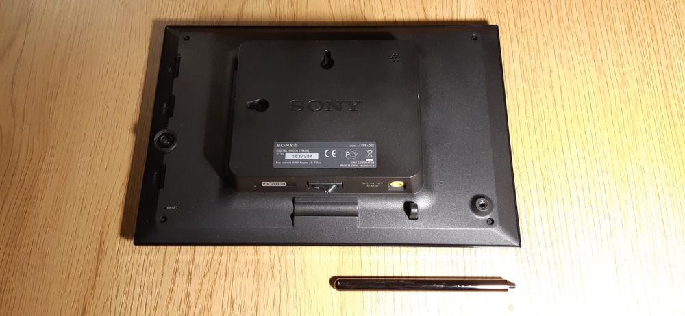 Цифрова фоторамка SONY DPF d82