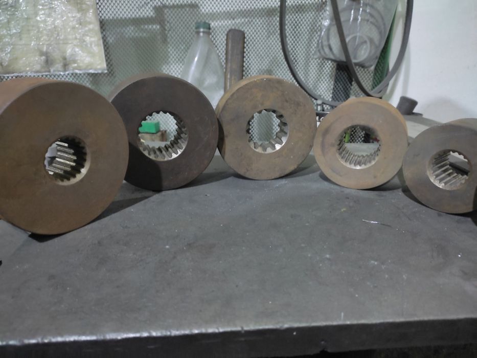 Шлицевая муфта на вертикальный и выгрузной шнек.