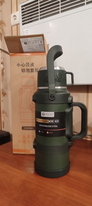 Термос 2л, з двома складними ручками та ременцем через плече