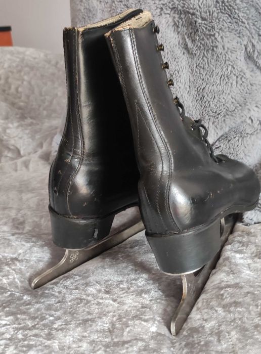 Czarne łyżwy figurowe rozmiar 38