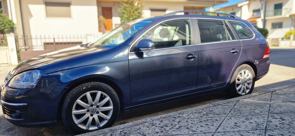 Carrinha muito bem estimada. Para mais informações pode ligar ou mandar msg pelo whatsapp.