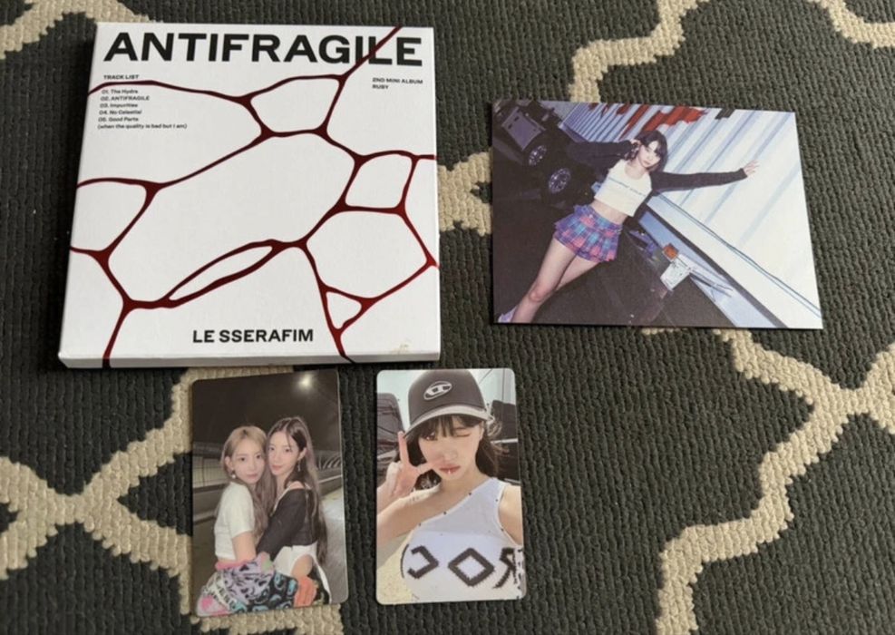 Album Le Sserafim Antifragile Digipack ver Ruby