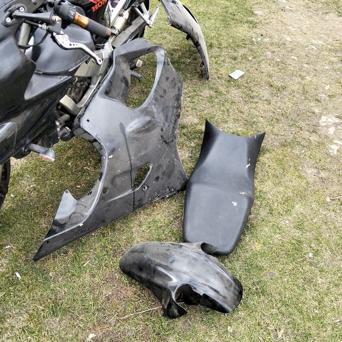 Części honda CBR 600 f4 lampa plastiki stacyjka pompa wydech set moduł