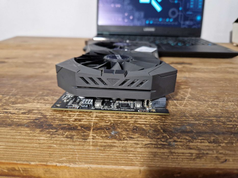 Karta graficzna ASUS ROG Strix-RX570-O8G-Gaming AMD Radeon 8 GB (3933)