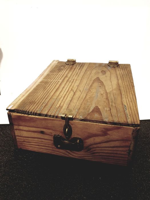 Antiga caixa/mala de balança de vendedor ambulante de ouro e prata