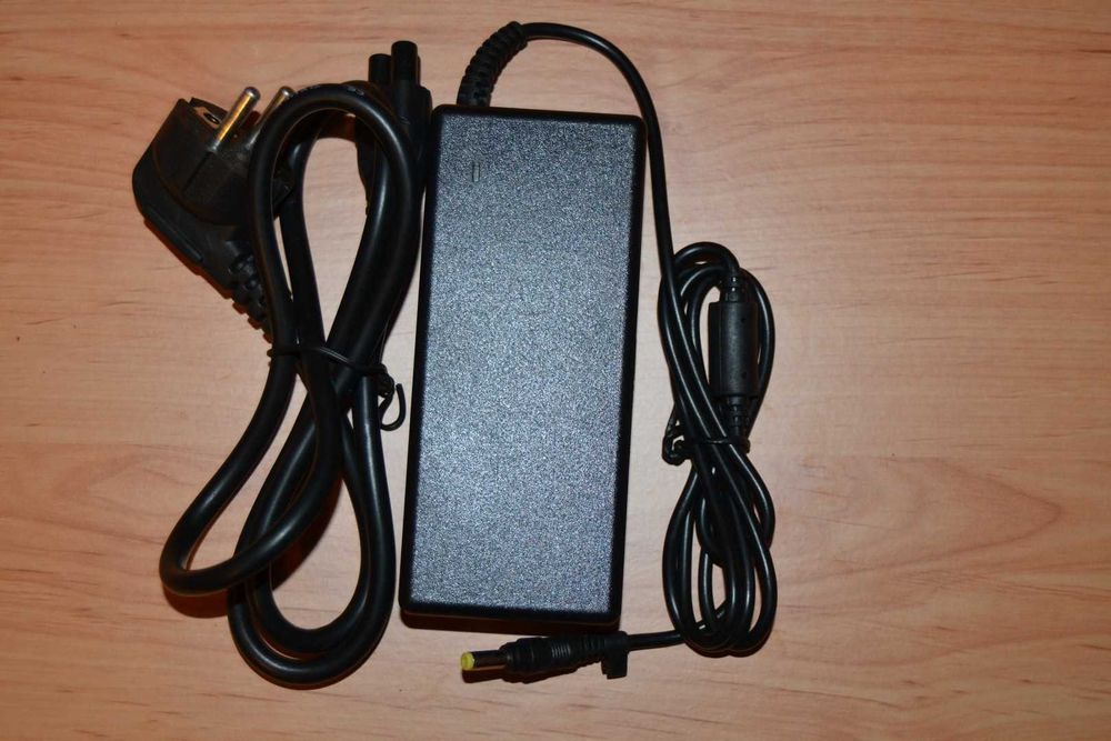 Carregador HP 530 + Cabo de Alimentacao - NOVO