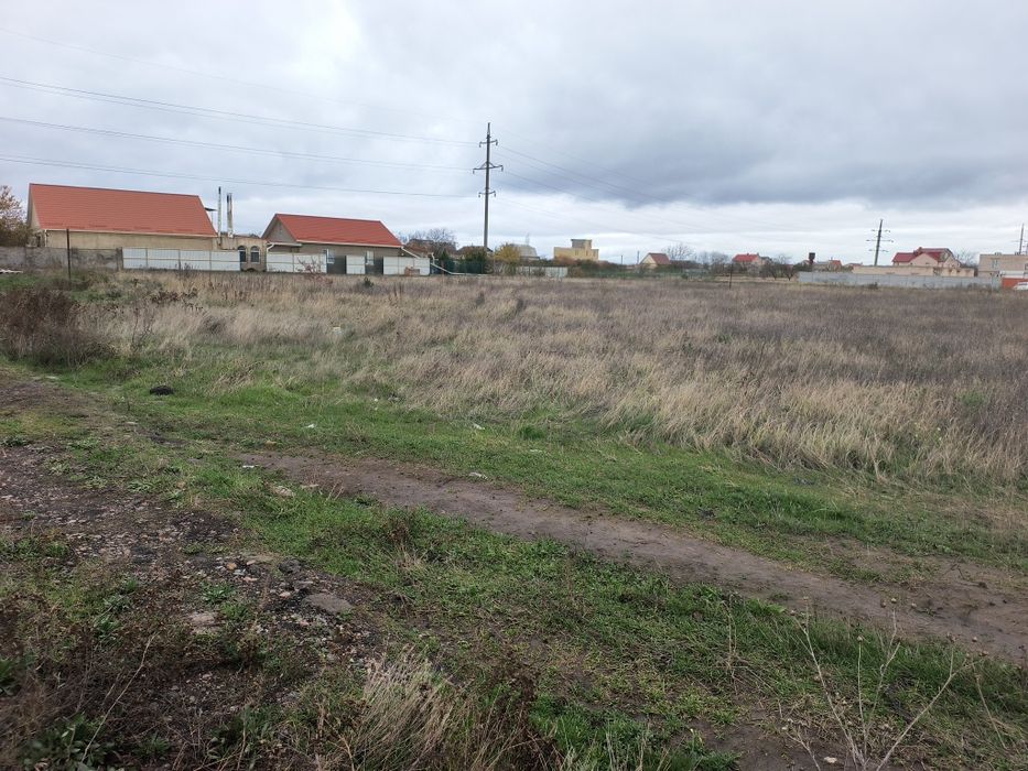 Ділянка з широким фасадом біля центральної дороги в с. Нерубайське