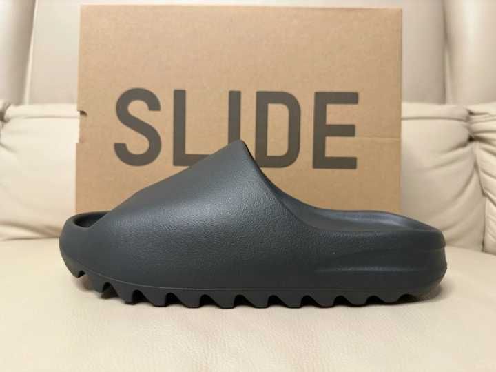 Yeezy_Slide_onyx_Czarny 43