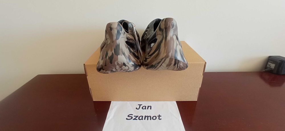 46 Adidas Yeezy Foam Runner MX Cinder (Yzy RNR)