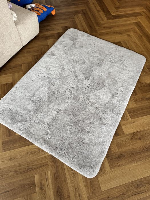 Mieciutki dywan szary