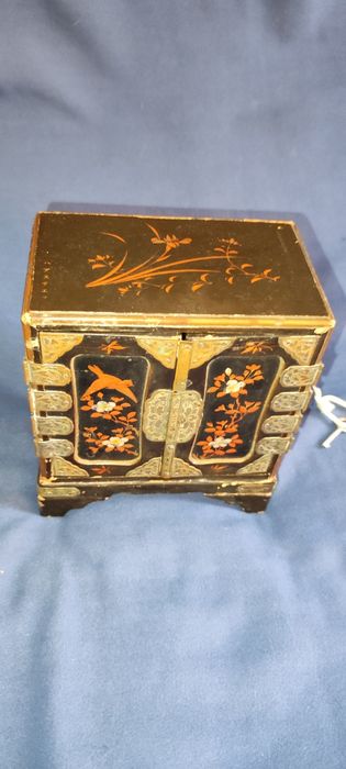 Kasetka 200letnia Japonia kabinet sepet XIXw laka