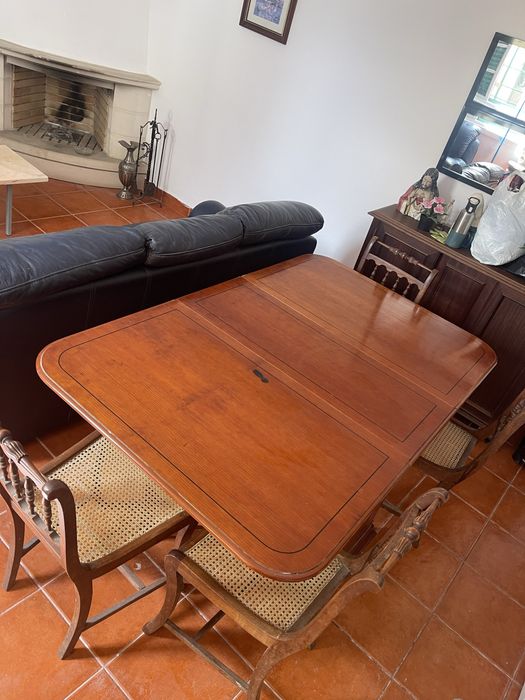 Mesa de jantar e 4 cadeiras