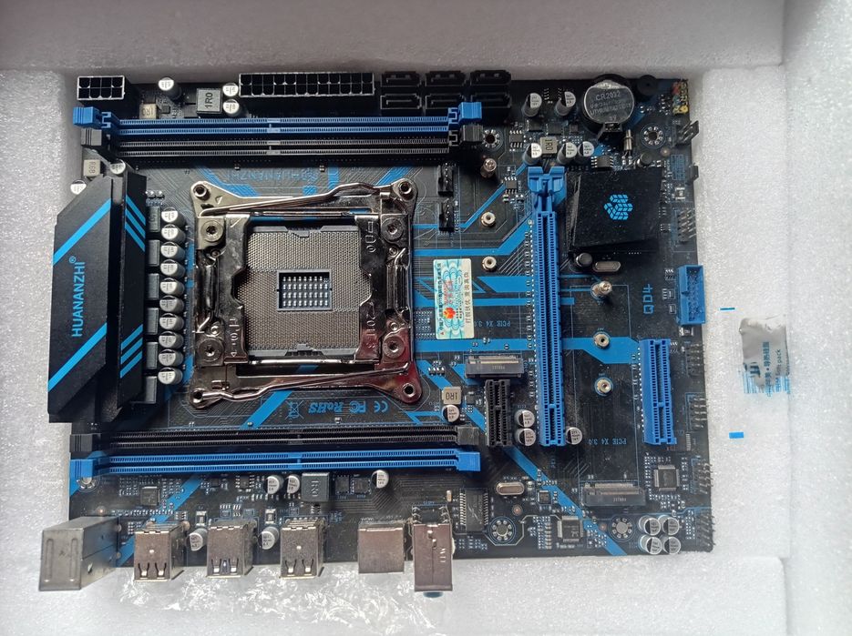 Материнська плата X99 Huananzhi