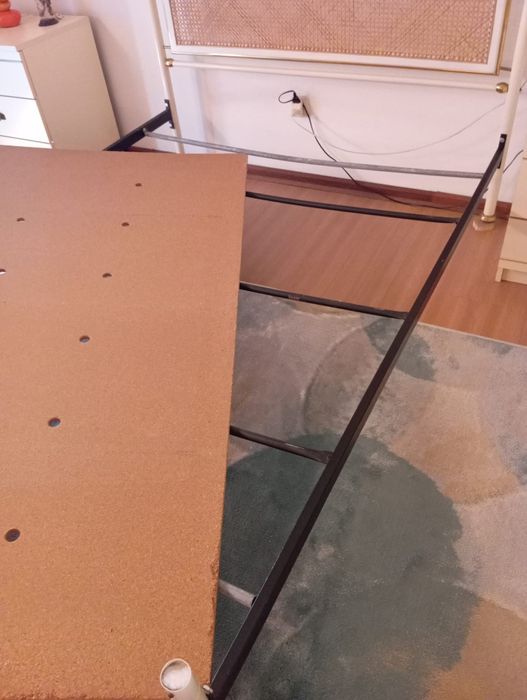 Quarto completo (cama, colchão, cómoda e mesas cabeceira)