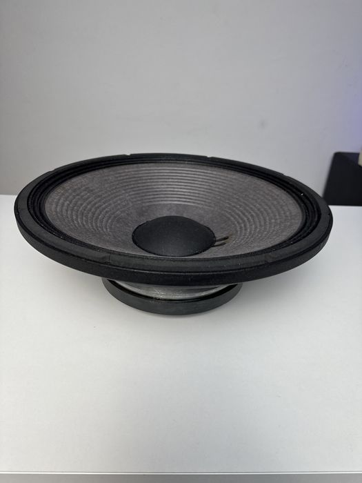 Coluna de 15” JBL 2226HPL Altifalante