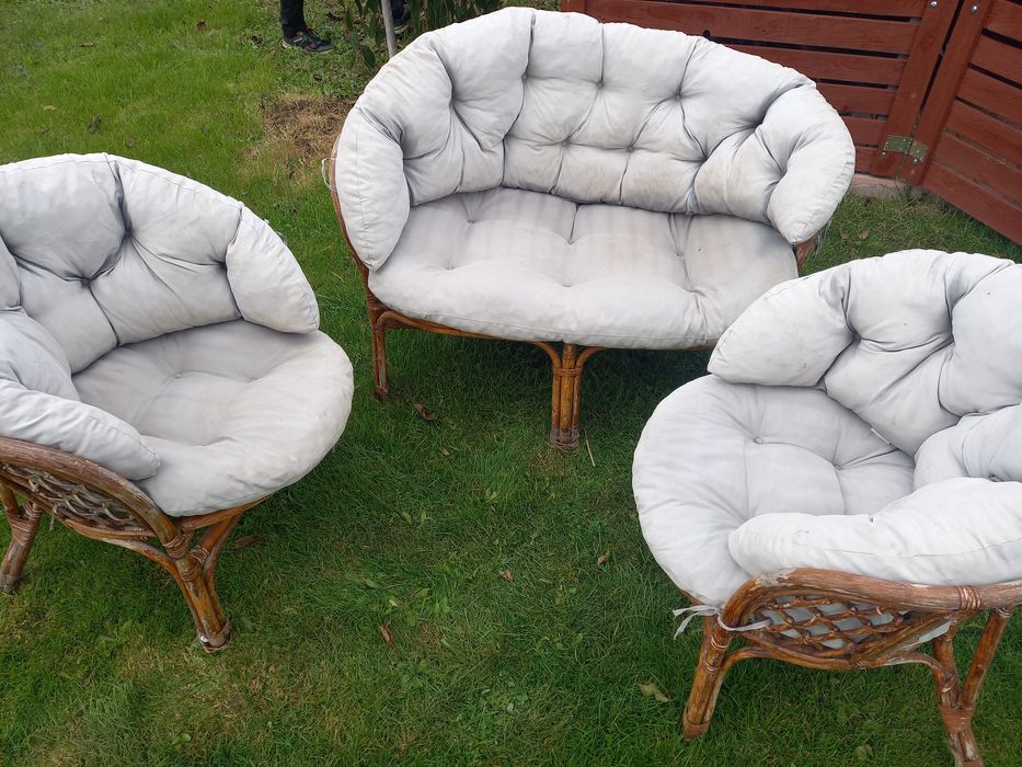 Zestaw mebli rataniwych na taras z poduszkami