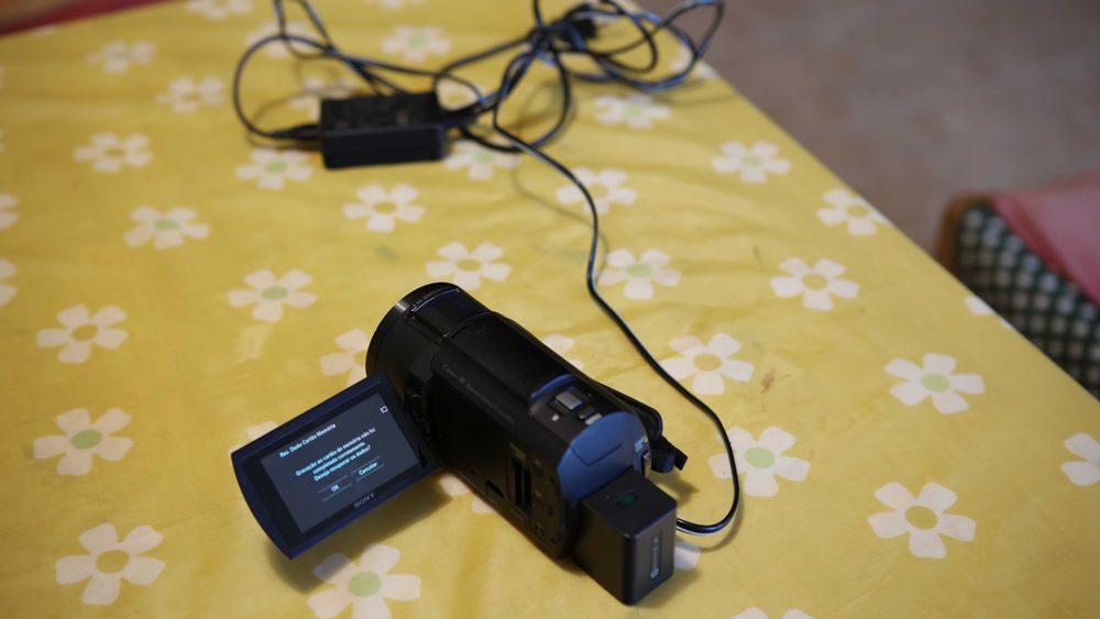 Câmera de vídeo Sony AX43, 4K (Com defeito)