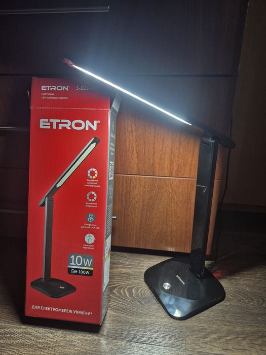 Настольная лед  лампа