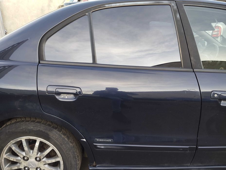 Mitsubishi Galant VIII 2.0i 4D 2004r.Drzwi tylne prawe.