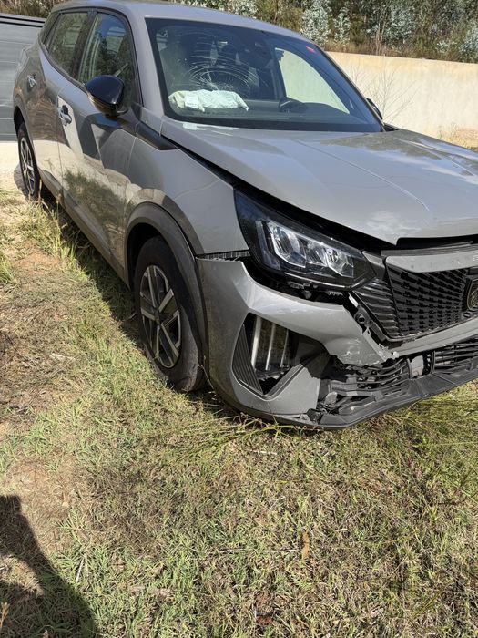 Peugeot 2008  poucos km trabalha e anda