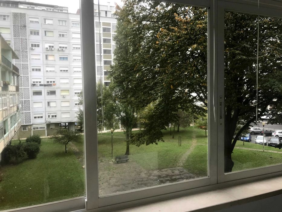 Quarto para arrendar em Alvalade