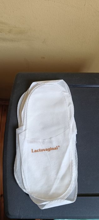 Klapki jednorazowe. Cena za jedną parę to 10 groszy za sztukę.