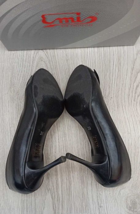 Buty na obcasie Emis