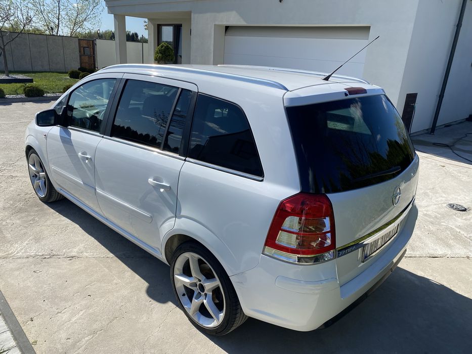 Opel Zafira B  2010r